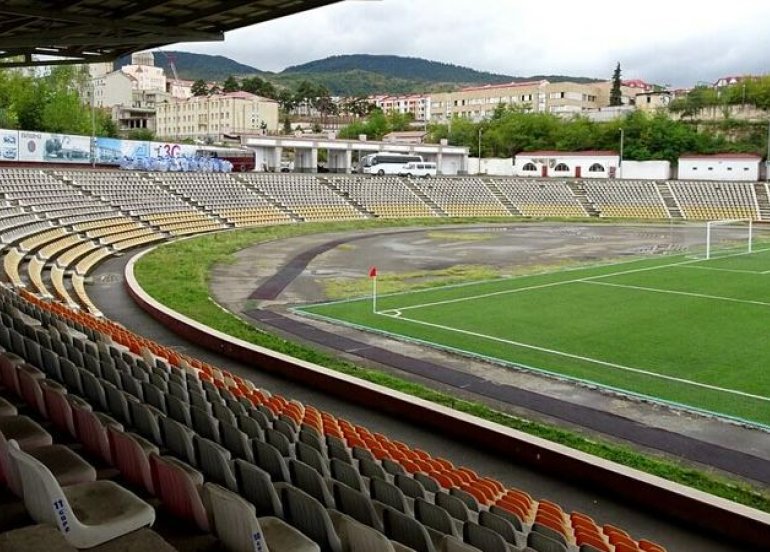 Xankəndi şəhər stadionu nazirliyin balansına verildi