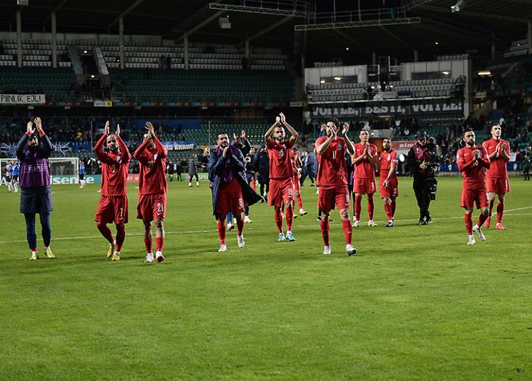 De Byazi 4 futbolçunu heyətdən kənarlaşdırdı