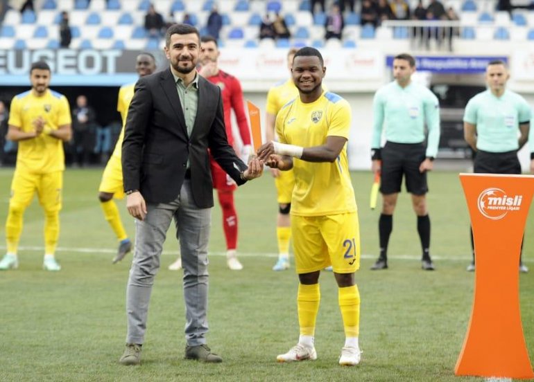 “Kəpəz”in futbolçusu mükafatlandırıldı