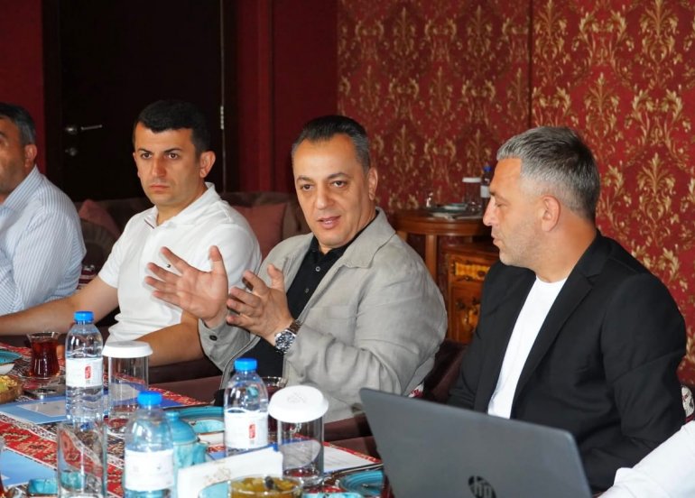 Deputat Vüqar İskəndərov 