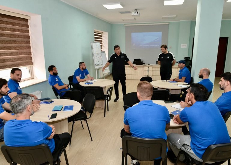 UEFA A kateqoriyalı məşqçi kursu keçirilir
