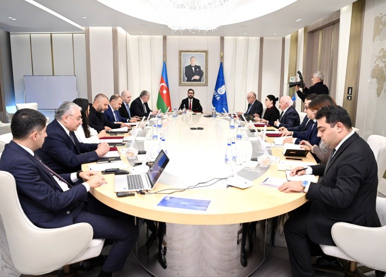 Frank de Bleker getdi, Rəhim Həsənov gəldi