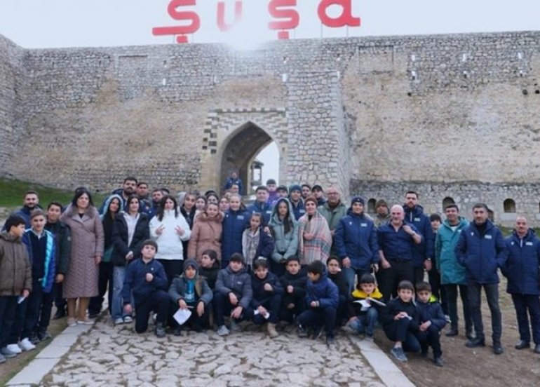 Azərbaycanın tanınmış güləşçiləri Laçında məktəbdə olublar