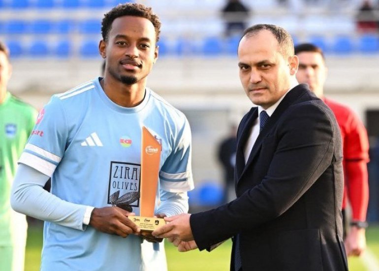 Peşəkar Futbol Liqası noyabrın ən yax qol müəllifini mükafatlandırdı