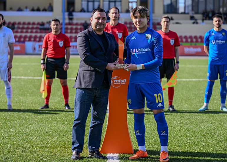 Ayın qolunun müəllifi mükafatlandırıldı