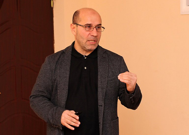 “Lisenziya iddiaçılarının tələblərə uyğunluğu mütəmadi olaraq yoxlanılır”