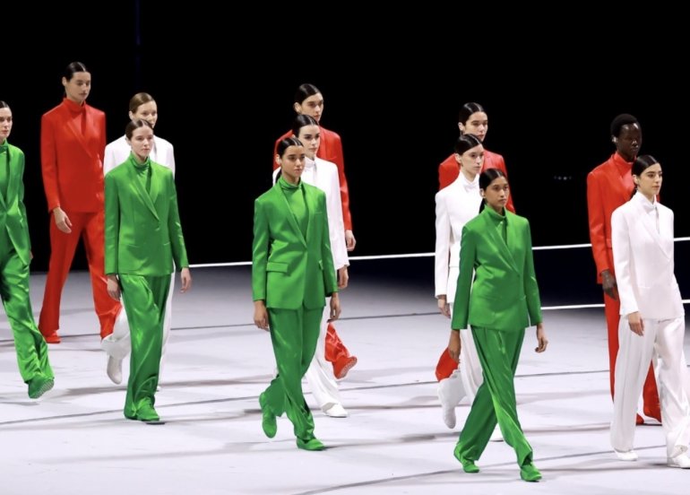 Azərbaycanın nümayəndə heyəti paraddan keçib