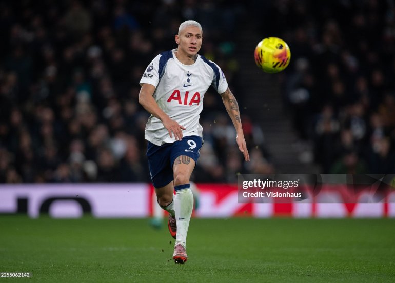 Braziliya millisinin hücumçusu ölkəsinə qayıda bilər