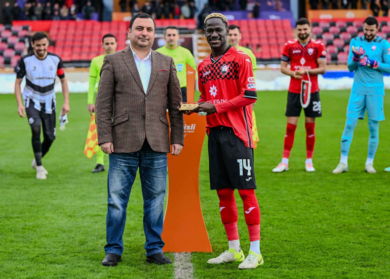 Domi Massumo mükafatlandırılıb