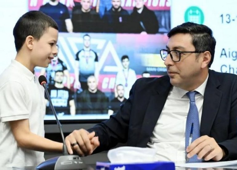 Nazir beynəlxalq yarışlarda uğur qazanmış idmançılarla görüşüb