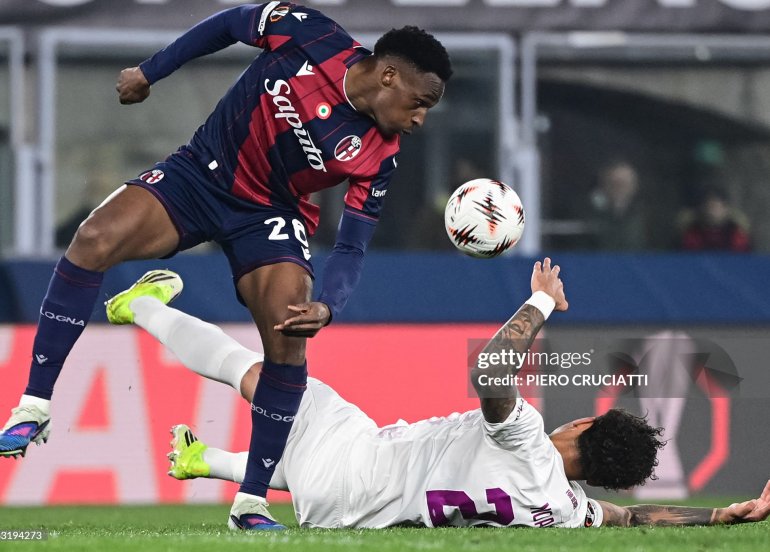 Kolumbiyalı müdafiəçi 