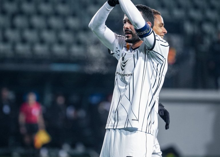 Emin Mahmudov Qurban Qurbanova çatdı