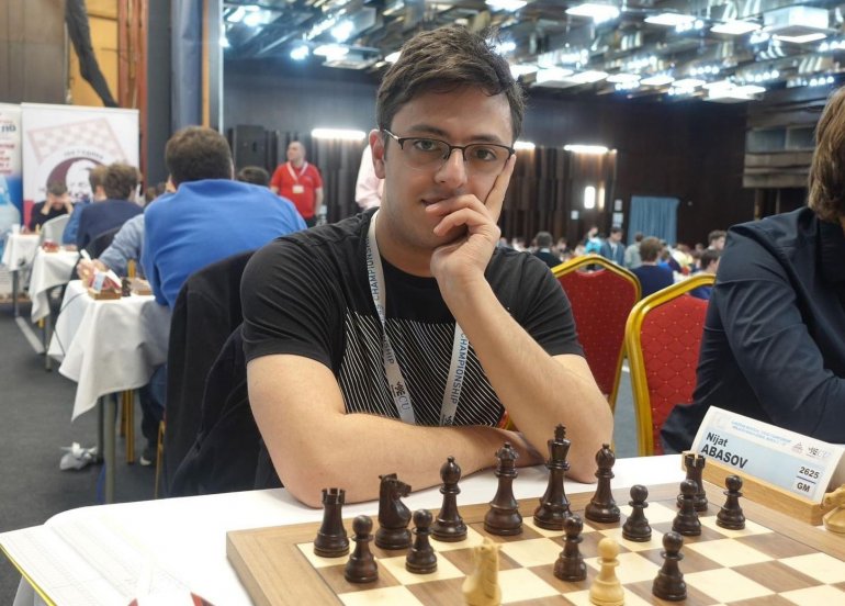 Şahmatçımız liderliyə yüksəldi