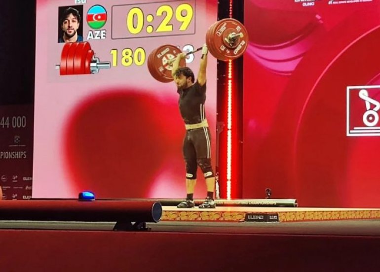 İsa Rüstəmov Avropa çempionatında gümüş medal qazandı