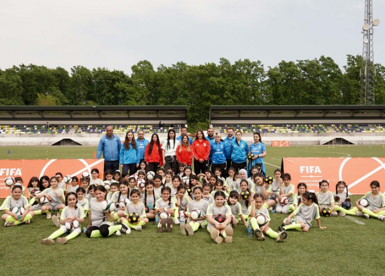 FİFA-nın dəstəyi ilə Lənkəranda qızlar üçün futbol festivalı keçirilib