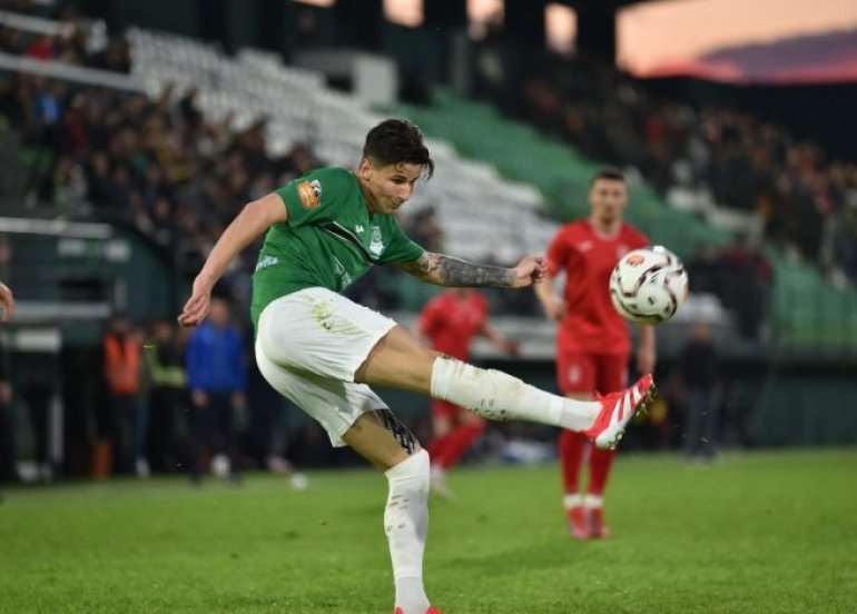 Albaniyada azərbaycanlı futbolçuların dueli