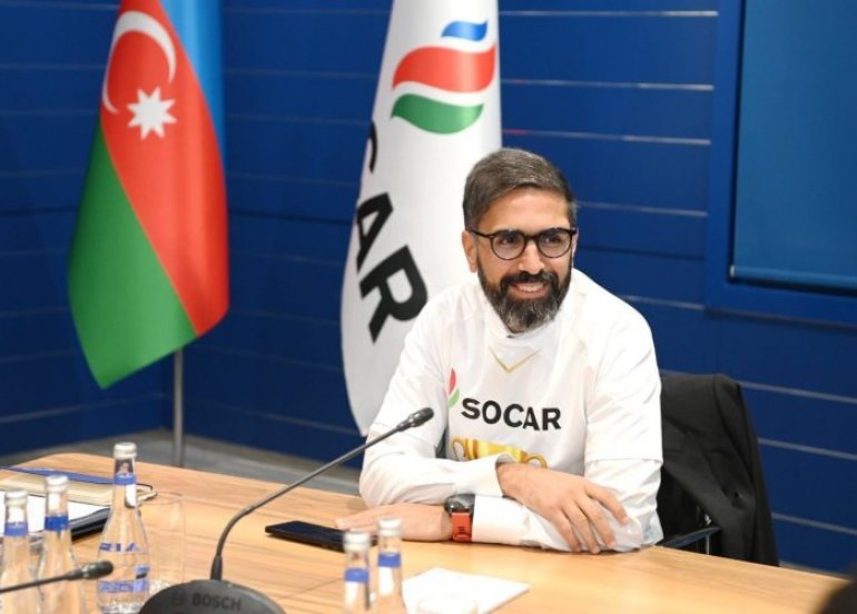 Rövşən Nəcəf çempion olan komandanın üzvləri ilə görüşdü