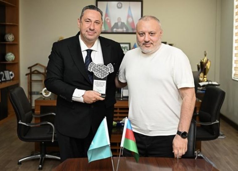 PFL-dən “CBC Sport”un direktoruna xüsusi hədiyyə