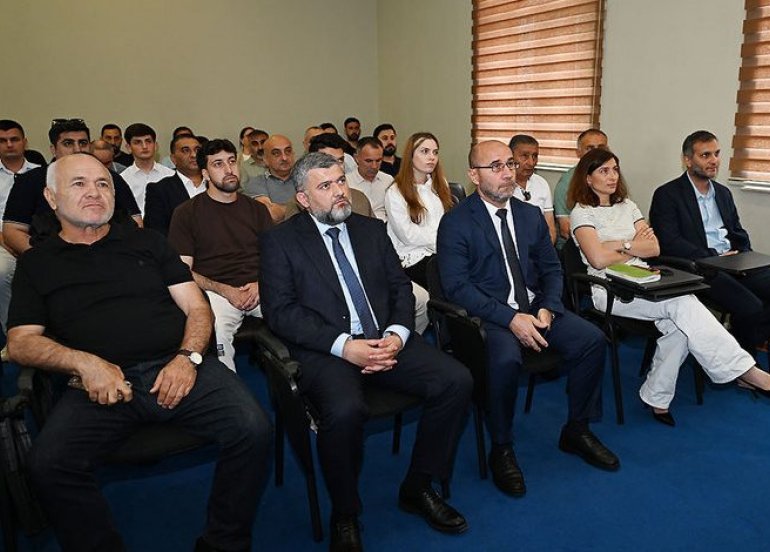 Klublara lisenziyalar təqdim olundu