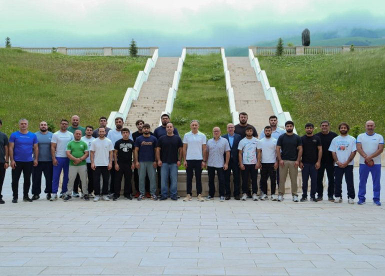 Rəşad Nəbiyev millimizin üzvləri ilə görüşdü